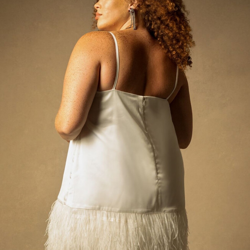 Elegant White Feather Hem Dress - Picture 2 of 4